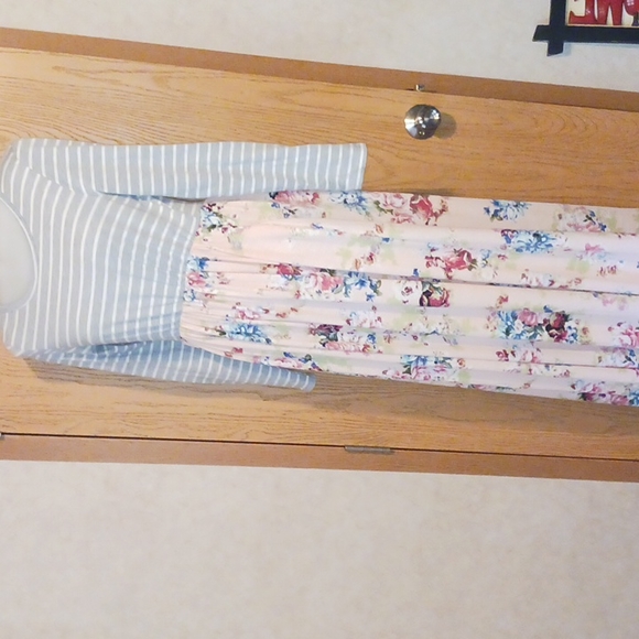 Source Unknown Dresses & Skirts - Maxi dress